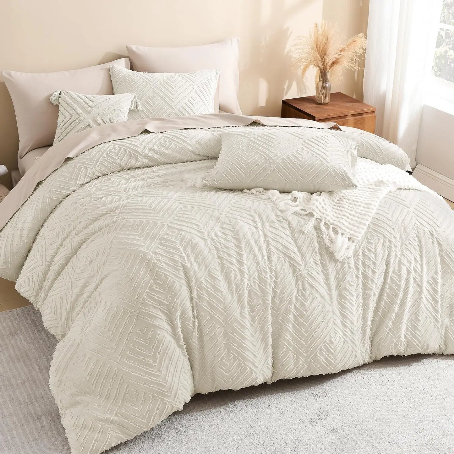 King Size Beige 3-Piece Comforter Set,  Boho Farmhouse Style with Tufted Design, Lightweight for All Seasons